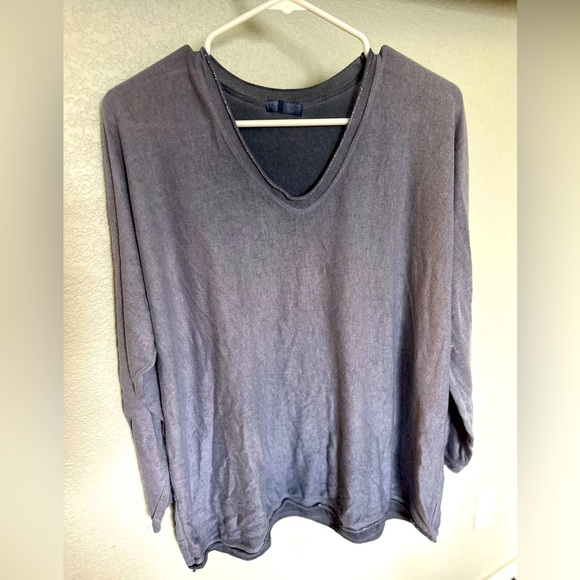 Sweaters - Sweater/top